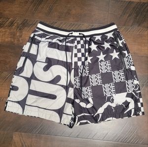 Men's Nike Sportswear Lined Flow Shorts